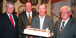 Werner Dandl mit Kuchen
